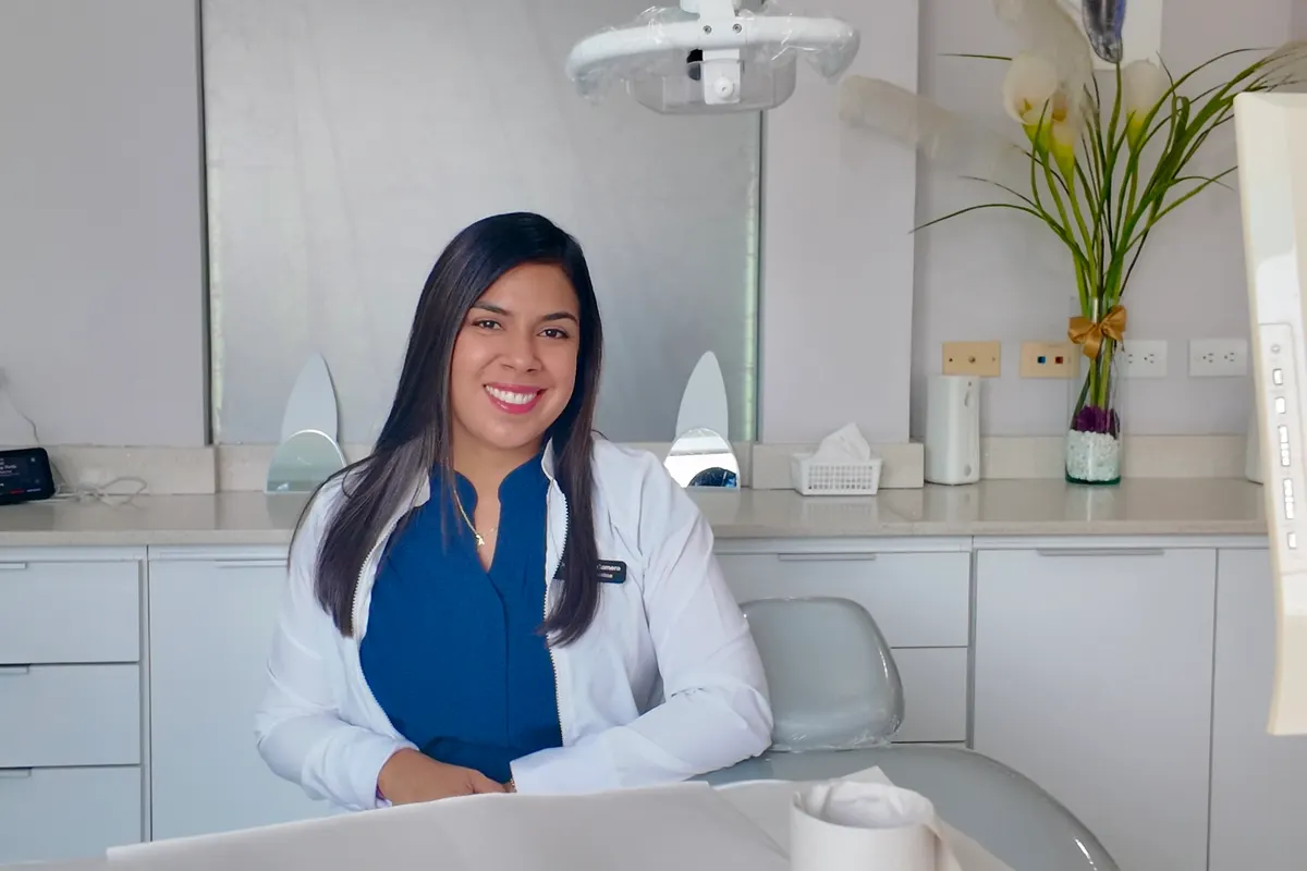 Gabinete dental de Soymca con equipo y sillón